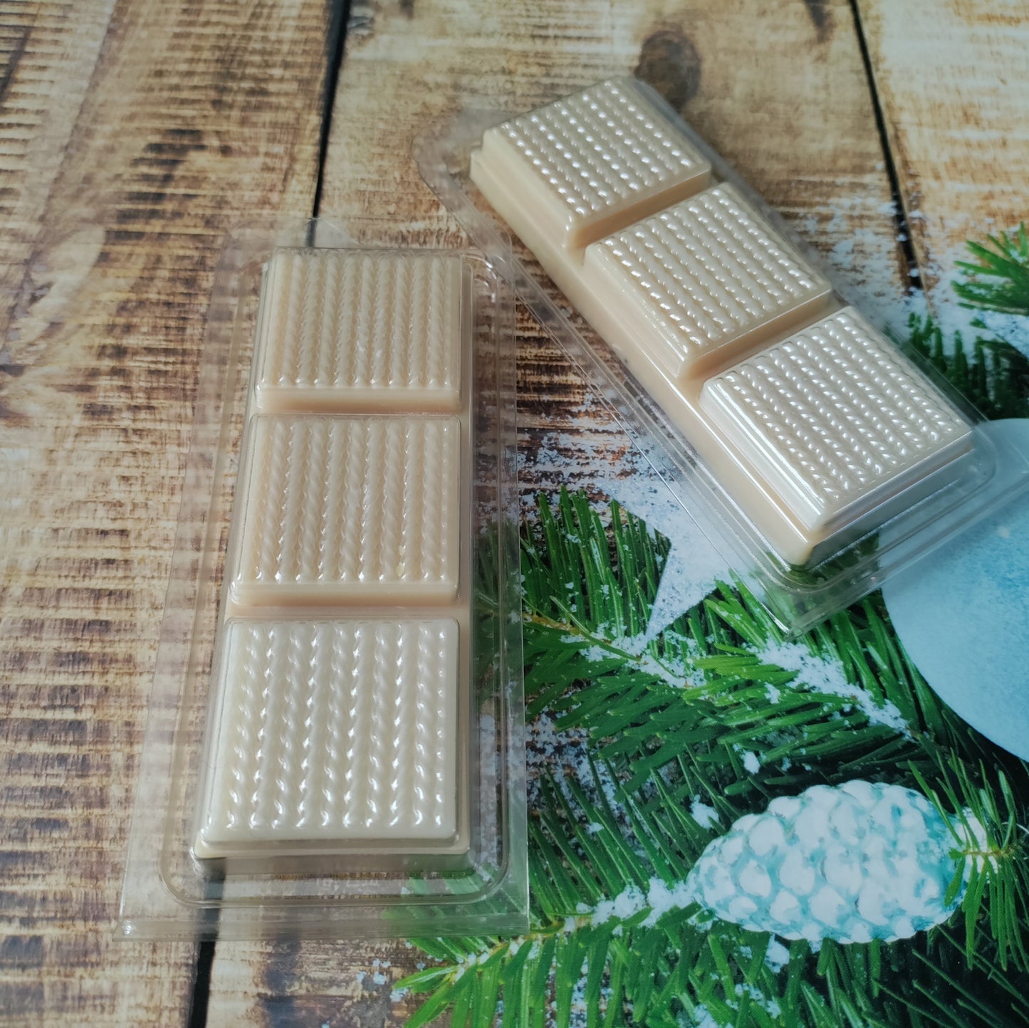 Cashmere Sweater scented wax melts in 3 parts wool clamshell. 3 colour options available
