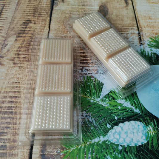 Cashmere Sweater scented wax melts in 3 parts wool clamshell. Ombre colour version.