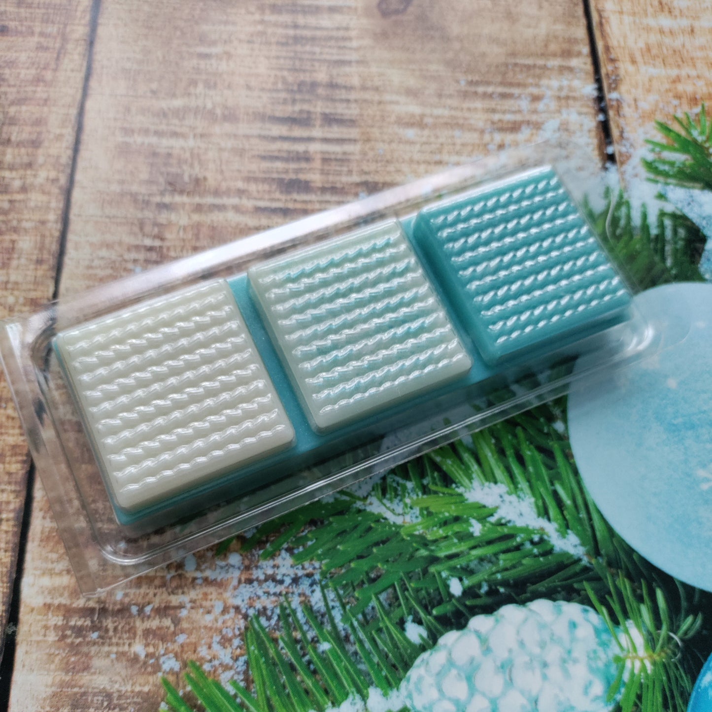 Cashmere Sweater scented wax melts in 3 parts wool clamshell. 3 colour options available