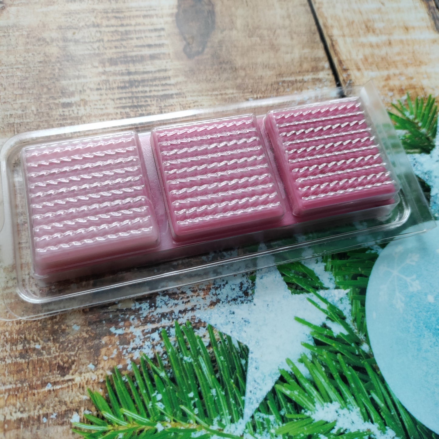 Cashmere Sweater scented wax melts in 3 parts wool clamshell. 3 colour options available