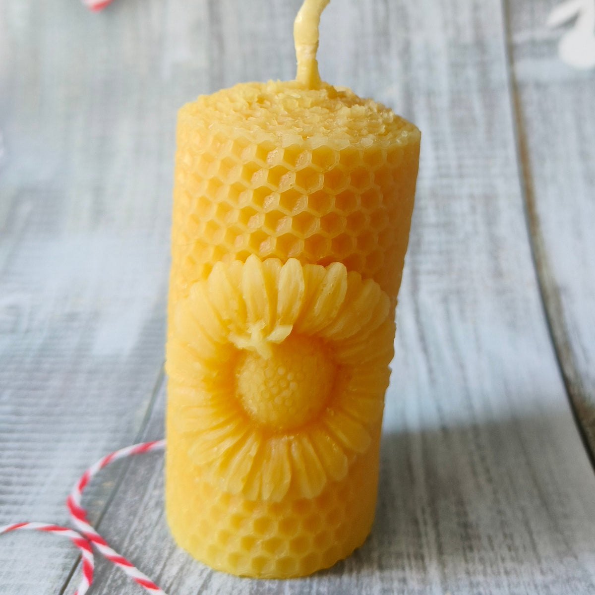 Sunflower natural beeswax candle - Unboxed
