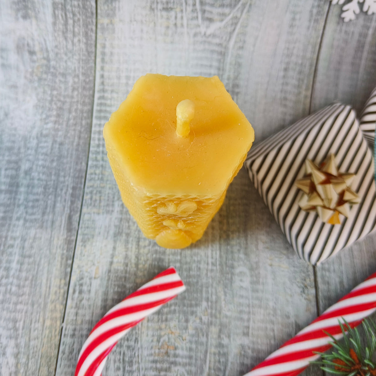 Small honeycomb natural beeswax candle - Unboxed