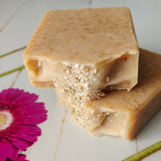 Oat milk, Beeswax & Honey handcrafted soap with Lavender essential oil